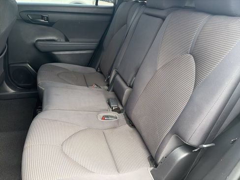Used 2021 Toyota Highlander L FWD image 29
