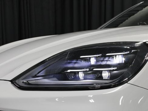 Used 2024 Porsche Cayenne Turbo GT image 15