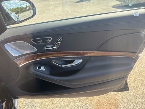 Used 2017 Mercedes-Benz S 550 4MATIC Sedan image 34