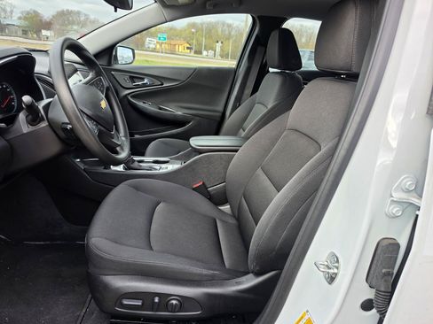 Used 2025 Chevrolet Malibu LT FWD image 5