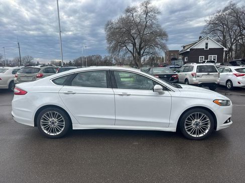 Used 2015 Ford Fusion SE w/ Equipment Group 202A image 4