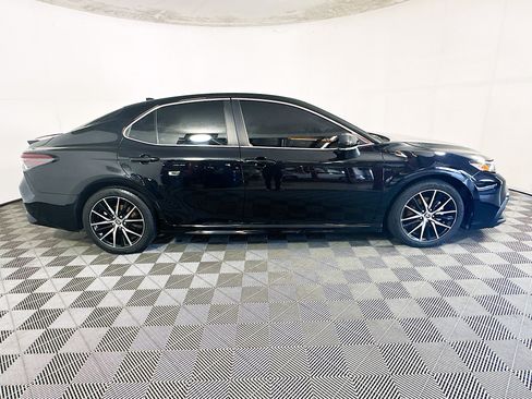 Used 2023 Toyota Camry SE FWD image 2