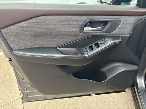 Used 2023 Nissan Rogue SV FWD image 19