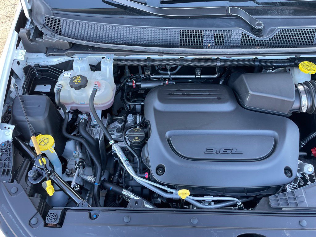 Used 2025 Chrysler Pacifica Limited FWD image 40
