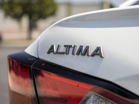 Used 2024 Nissan Altima 2.5 SR FWD image 33