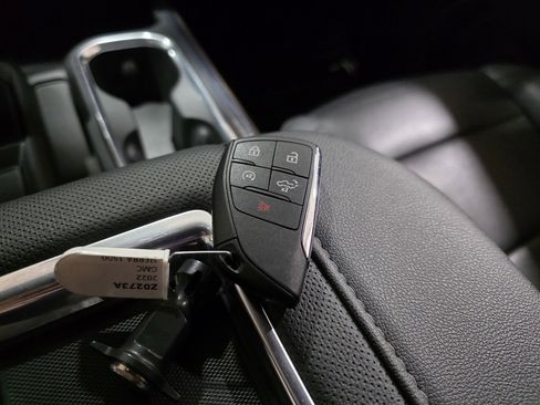 Used 2022 GMC Sierra 1500 SLT w/ SLT Convenience Package image 24