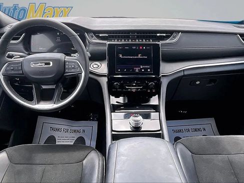Used 2025 Jeep Grand Cherokee L Altitude AWD/4WD image 10