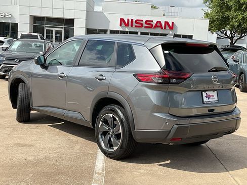 Used 2025 Nissan Rogue SV image 7