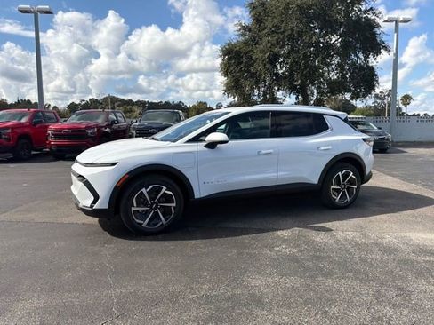 New 2026 Chevrolet Equinox EV LT image 3