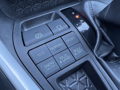 Certified 2022 Toyota RAV4 XLE image 28