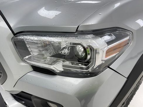 Used 2023 Toyota Tacoma TRD Off-Road w/ Technology Package AWD/4WD image 6
