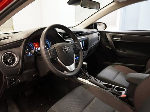 Used 2017 Toyota Corolla LE image 6