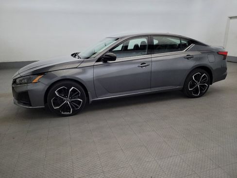 Used 2023 Nissan Altima 2.5 SR AWD/4WD image 2