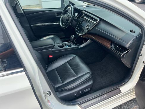 Used 2014 Toyota Avalon Limited FWD image 9