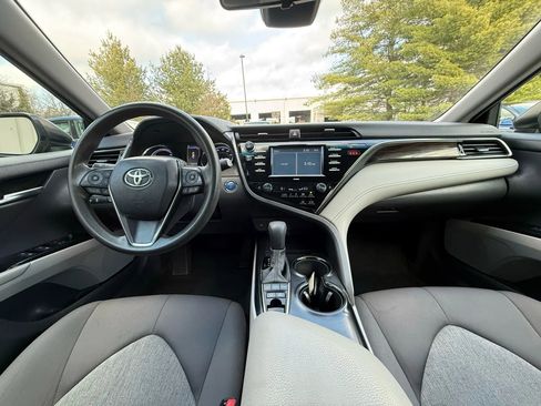 Used 2020 Toyota Camry LE image 2