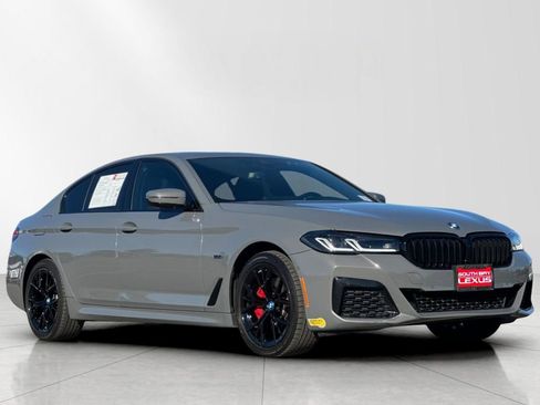 Used 2022 BMW 530e xDrive w/ Premium Package image 8