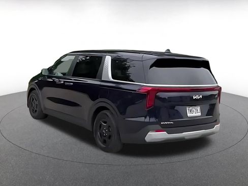 Used 2026 Kia Carnival FWD image 11