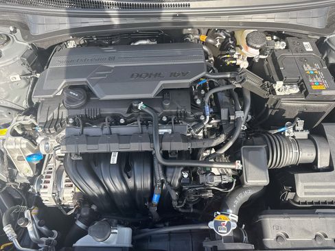 New 2026 Hyundai Elantra Limited FWD image 22