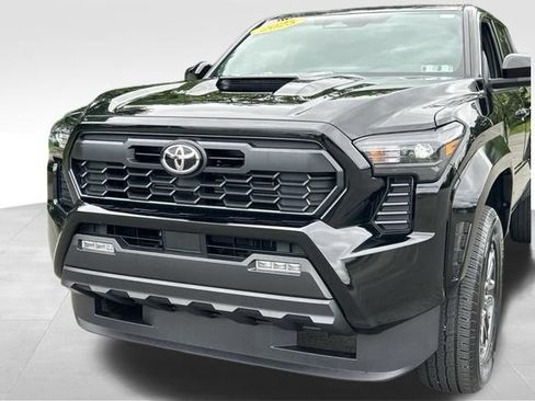 Used 2025 Toyota Tacoma TRD Sport AWD/4WD image 11