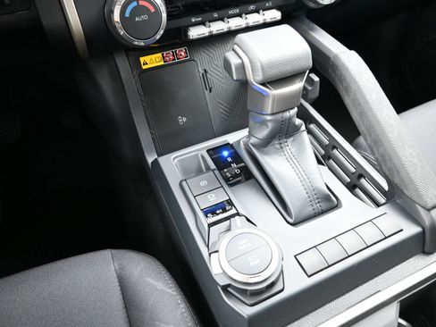 Used 2024 Toyota Tacoma SR5 w/ SR5 Upgrade Package image 19