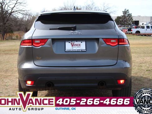 Used 2018 Jaguar F-PACE Premium image 7