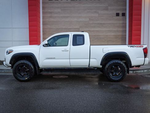Used 2018 Toyota Tacoma TRD Off-Road w/ Technology Package image 7