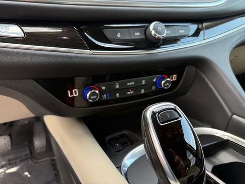 Used 2020 Buick Enclave Premium w/ Sun and Sites Package FWD image 20