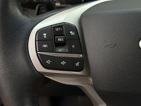 Used 2020 Ford Explorer XLT w/ Equipment Group 202A AWD/4WD image 18