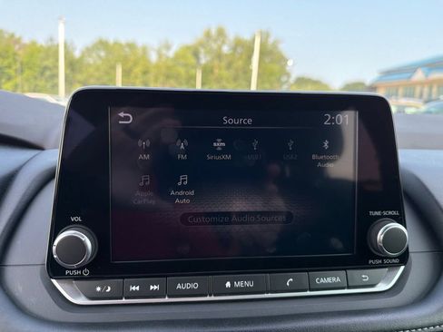 Used 2023 Nissan Rogue S AWD/4WD image 25