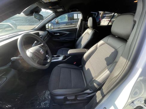 Used 2025 Buick Envista Preferred image 27