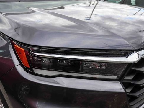 Used 2024 Honda Pilot LX image 6