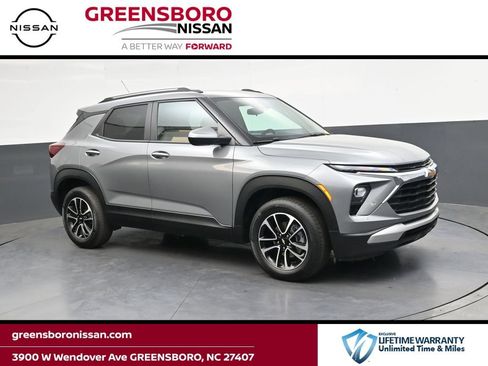 Used 2025 Chevrolet TrailBlazer LT AWD/4WD image 1