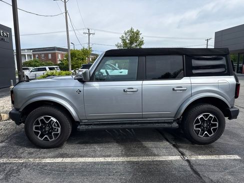 Used 2023 Ford Bronco Outer Banks AWD/4WD image 2
