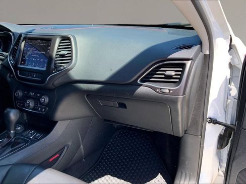 Used 2022 Jeep Cherokee Trailhawk w/ Sun, Sound & Nav Group AWD/4WD image 16