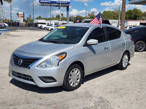 Used 2018 Nissan Versa SV image 4