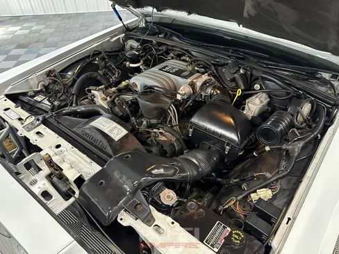 Used 1988 Lincoln Town Car Signature image 47