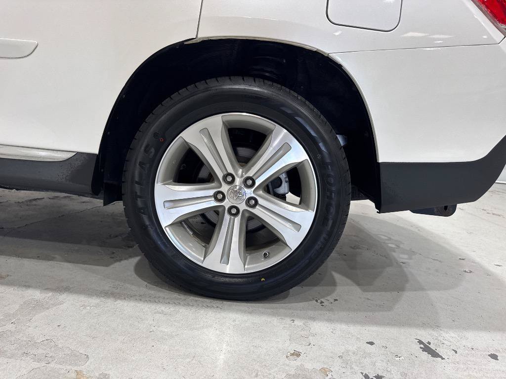 Used 2013 Toyota Highlander Limited AWD/4WD image 72