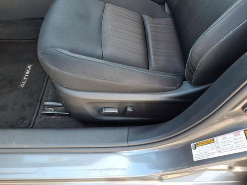 Certified 2025 Nissan Altima 2.5 SV FWD image 5