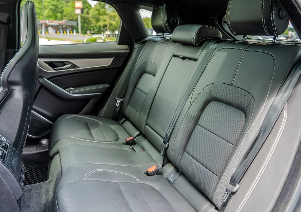Used 2024 Jaguar F-PACE R-Dynamic S AWD/4WD image 20