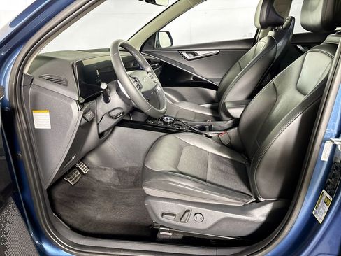 Used 2023 Kia Niro SX Touring image 11