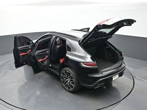 Certified 2024 Porsche Macan AWD/4WD image 29