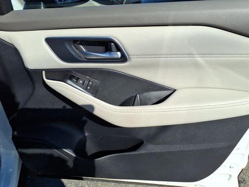 Used 2021 Nissan Rogue SV w/ Premium Package image 25