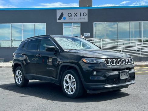 Used 2024 Jeep Compass Latitude AWD/4WD image 1