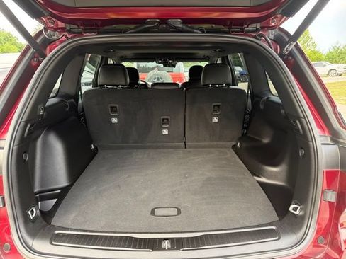 Used 2025 Jeep Grand Cherokee Altitude RWD image 12