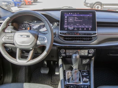 Used 2023 Jeep Compass Trailhawk image 8