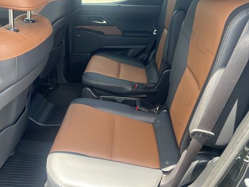 Used 2025 Lexus GX 550 w/ Accessory Package (2T) AWD/4WD image 15
