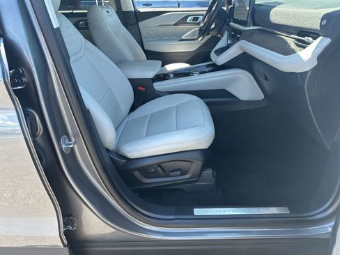 Certified 2025 Ford Explorer Platinum w/ Ultimate Package AWD/4WD image 10