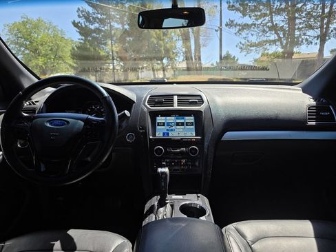 Used 2017 Ford Explorer XLT w/ Equipment Group 202A AWD/4WD image 28