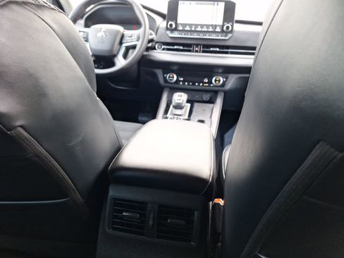 Used 2022 Mitsubishi Outlander SE image 33