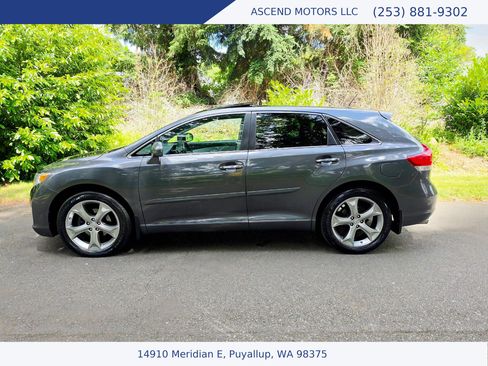 Used 2012 Toyota Venza XLE AWD/4WD image 2